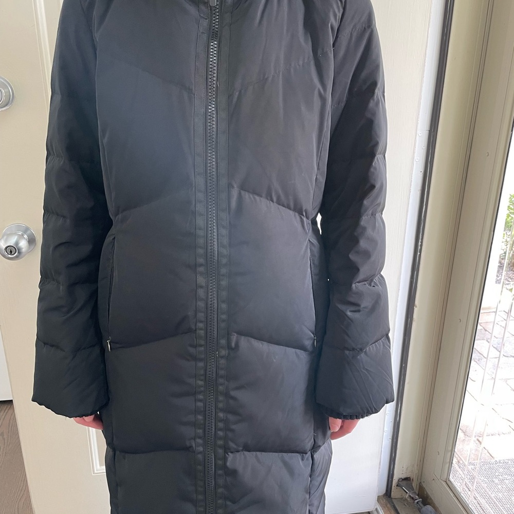 Lands End Woman’s size 2-4 Black Down full Length parka. Excellent condition